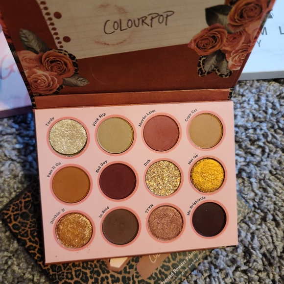 Large makeup bundle - Picture 5 of 6